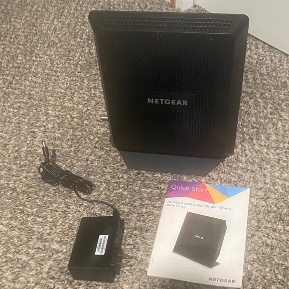 NETGEAR Model C6250 WI-FI Cable Modem Router with Accessories - Picture 3 of 6